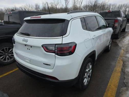 2022 Jeep Compass Latitude Lux