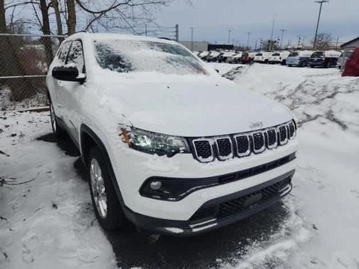 2023 Jeep Compass Latitude Lux