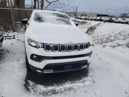 2023 Jeep Compass Latitude Lux