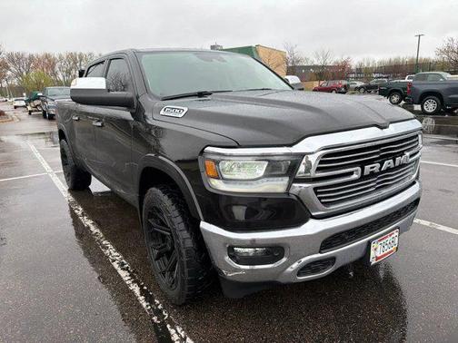 Diamond Black Crystal Pearlcoat 2022 RAM 1500 Laramie