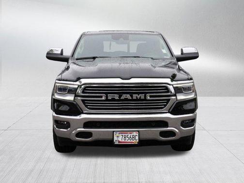 Diamond Black Crystal Pearlcoat 2022 RAM 1500 Laramie