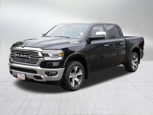 Diamond Black Crystal Pearlcoat 2022 RAM 1500 Laramie