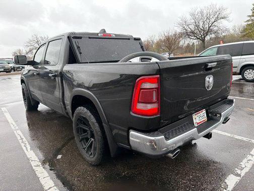 Diamond Black Crystal Pearlcoat 2022 RAM 1500 Laramie