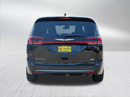 2025 Chrysler Pacifica L
