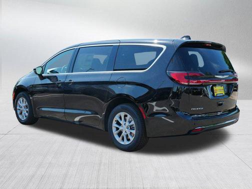 2025 Chrysler Pacifica L