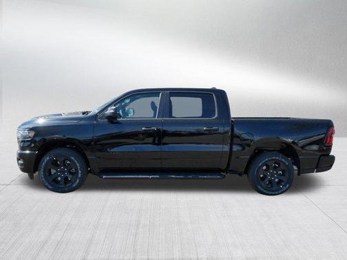 Diamond Black Crystal Pearlcoat 2026 RAM 1500 Express