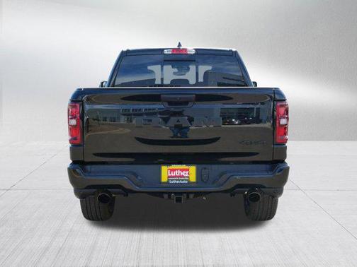 Diamond Black Crystal Pearlcoat 2026 RAM 1500 Express