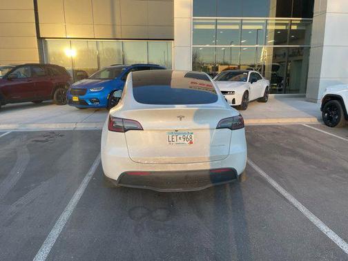 Pearl White Multi-Coat 2023 Tesla Model Y