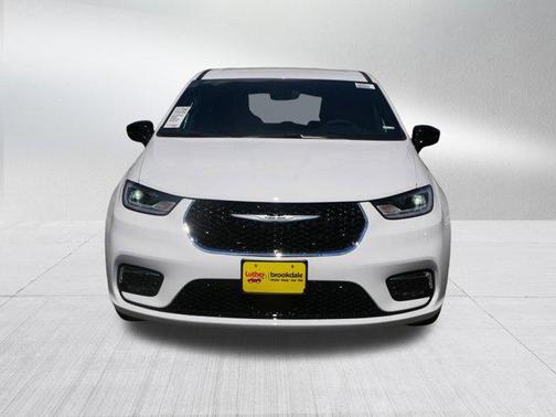 2026 Chrysler Pacifica L