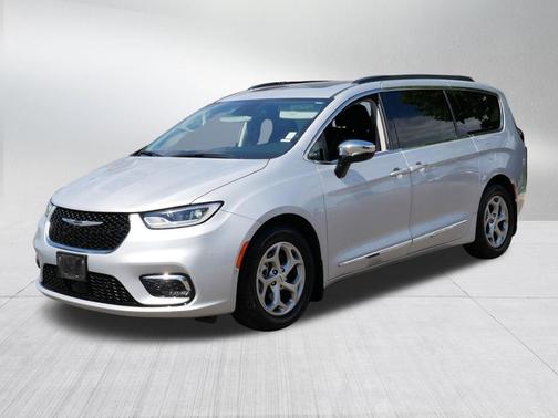 Silver Mist Clearcoat 2023 Chrysler Pacifica Limited