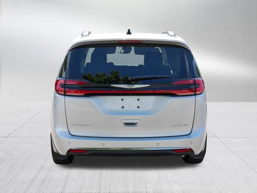 Silver Mist Clearcoat 2023 Chrysler Pacifica Limited