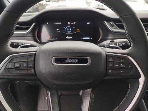 Diamond Black Crystal Pearlcoat 2025 Jeep Grand Cherokee L Altitude