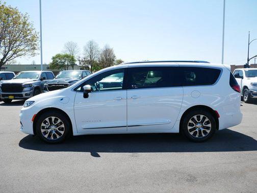 2025 Chrysler Pacifica L