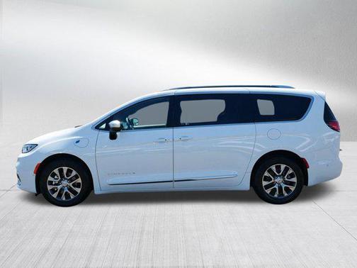 2025 Chrysler Pacifica L