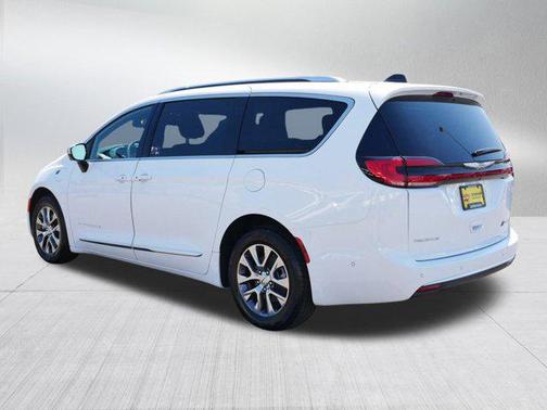 2025 Chrysler Pacifica L