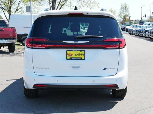 2025 Chrysler Pacifica L