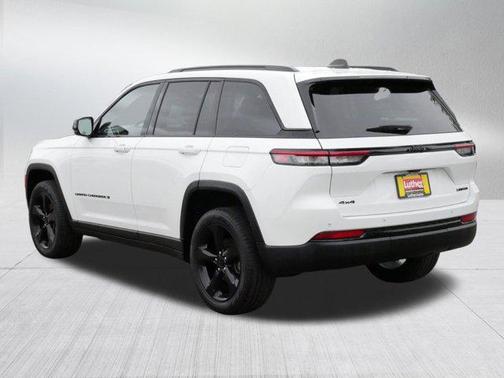 Bright White Clearcoat 2023 Jeep Grand Cherokee Limited