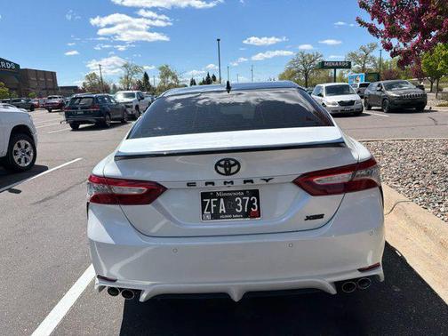 Wind Chill Pearl/Midnight Black Metallic 2019 Toyota Camry XSE