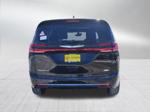 2025 Chrysler Pacifica L