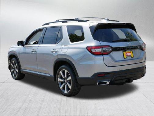 Lunar Silver Metallic 2024 Honda Pilot Elite