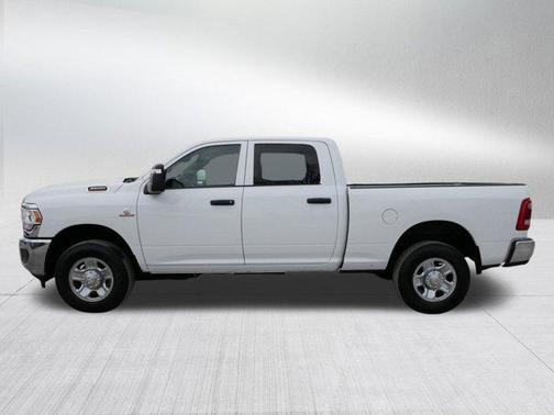 2024 RAM 3500 Tradesman Crew Cab 4x4 6'4' Box