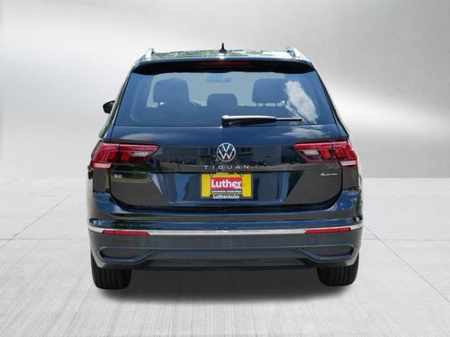 Deep Black Pearl 2023 Volkswagen Tiguan 2.0T SE 4MOTION
