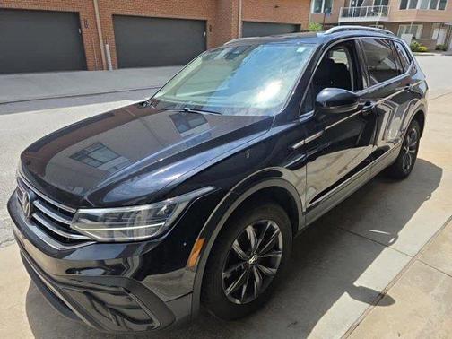 Deep Black Pearl 2023 Volkswagen Tiguan 2.0T SE 4MOTION