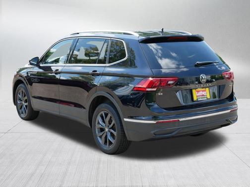 Deep Black Pearl 2023 Volkswagen Tiguan 2.0T SE 4MOTION
