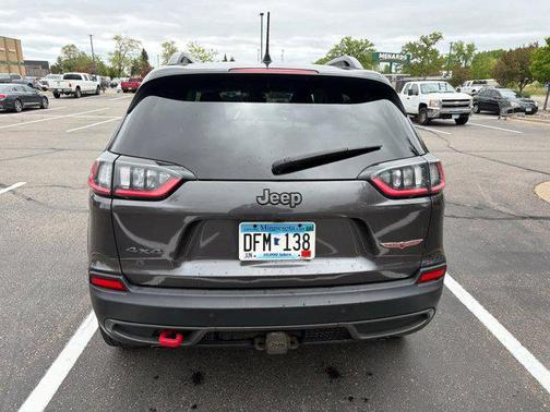Granite Crystal Metallic Clearcoat 2019 Jeep Cherokee Trailhawk