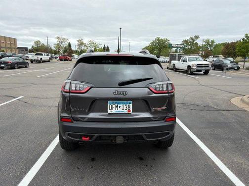 Granite Crystal Metallic Clearcoat 2019 Jeep Cherokee Trailhawk