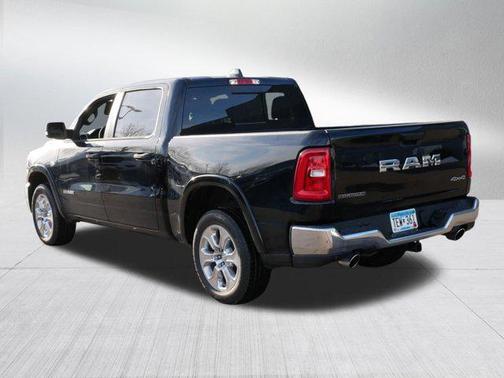 Diamond Black Crystal Pearlcoat 2026 RAM 1500 Big Horn/Lone Star