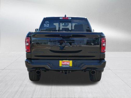 Diamond Black Crystal Pearlcoat 2026 RAM 1500 Laramie