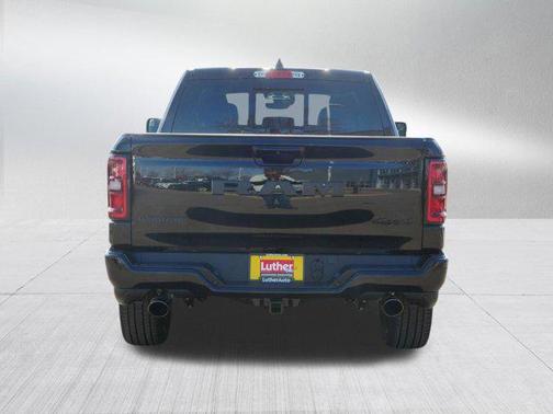 Diamond Black Crystal Pearlcoat 2026 RAM 1500 Laramie