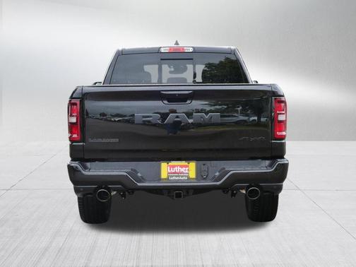 Diamond Black Crystal Pearlcoat 2026 RAM 1500 Laramie