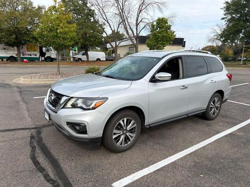 Brilliant Silver 2018 Nissan Pathfinder SV