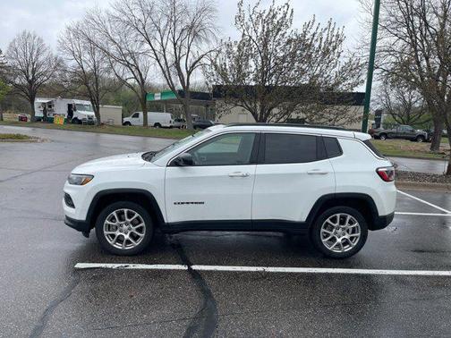 Bright White Clearcoat 2023 Jeep Compass Latitude Lux