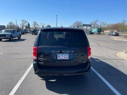 Brilliant Black Crystal Pearlcoat 2014 Dodge Grand Caravan AVP/SE