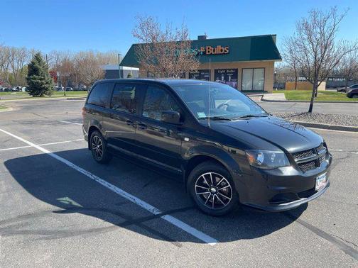 Brilliant Black Crystal Pearlcoat 2014 Dodge Grand Caravan AVP/SE