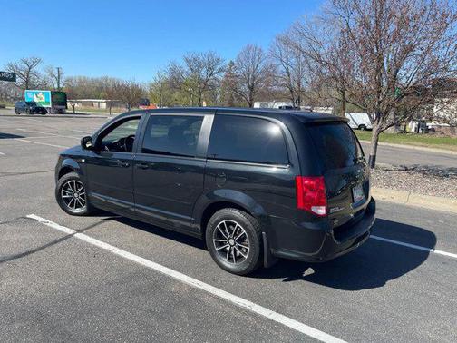 Brilliant Black Crystal Pearlcoat 2014 Dodge Grand Caravan AVP/SE