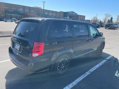 Brilliant Black Crystal Pearlcoat 2014 Dodge Grand Caravan AVP/SE