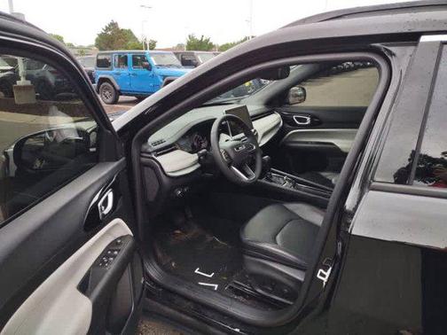 Diamond Black Crystal Pearlcoat 2024 Jeep Compass Limited