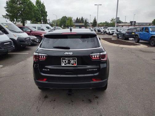 Diamond Black Crystal Pearlcoat 2024 Jeep Compass Limited