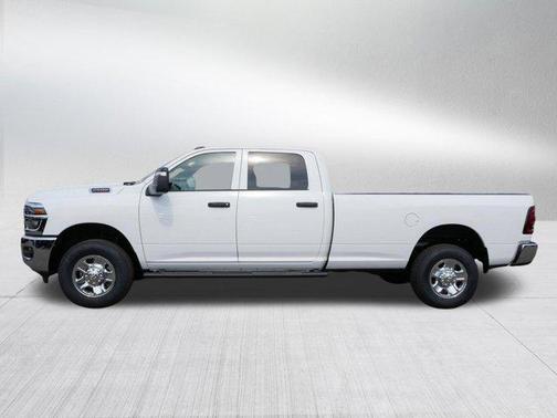 Bright White Clearcoat 2026 RAM 2500 Tradesman Crew Cab 4x4 8' Box