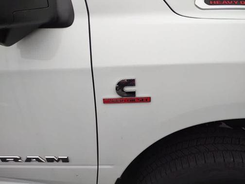 Bright White Clearcoat 2024 RAM 2500 Big Horn Crew Cab 4x4 6'4' Box