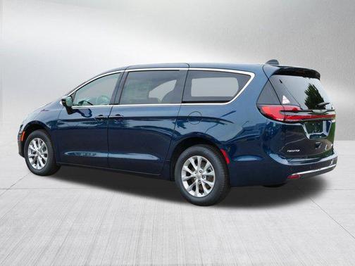 2025 Chrysler Pacifica L