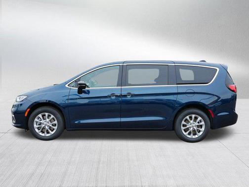 2025 Chrysler Pacifica L