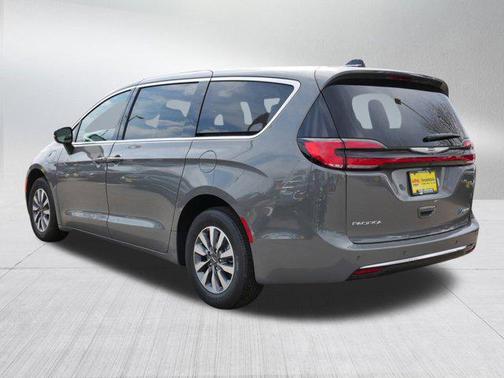 2025 Chrysler Pacifica Hybrid Select