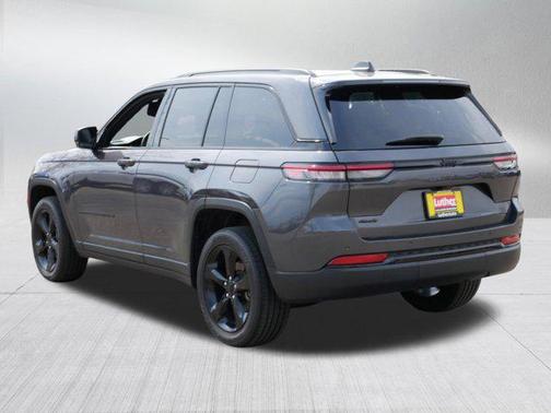 2022 Jeep Grand Cherokee Altitude