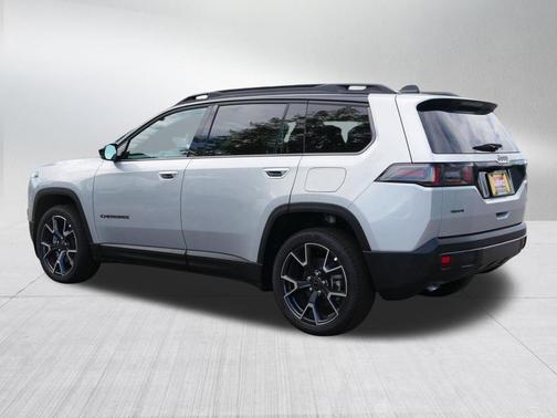 silver zynith clearcoat 2026 Jeep Cherokee Overland