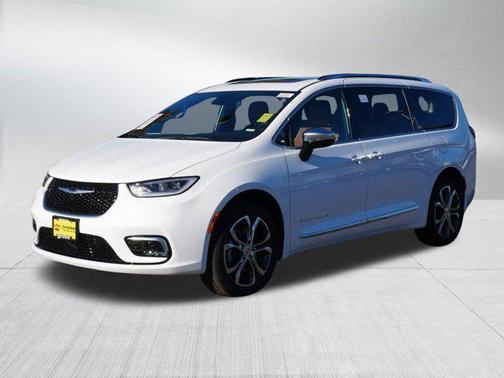 2025 Chrysler Pacifica L